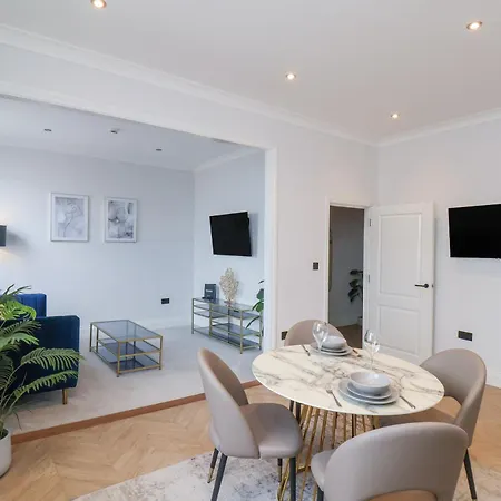 305 The Salisbury Scarborough