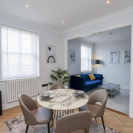 305 The Salisbury * Scarborough