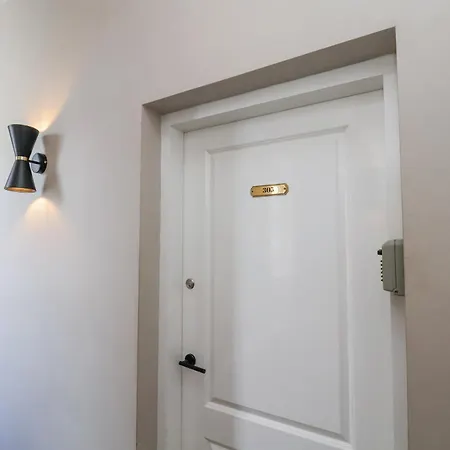 305 The Salisbury * Scarborough