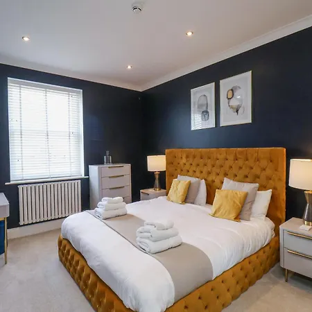 305 The Salisbury Scarborough