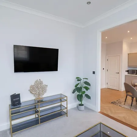 305 The Salisbury Apartment *